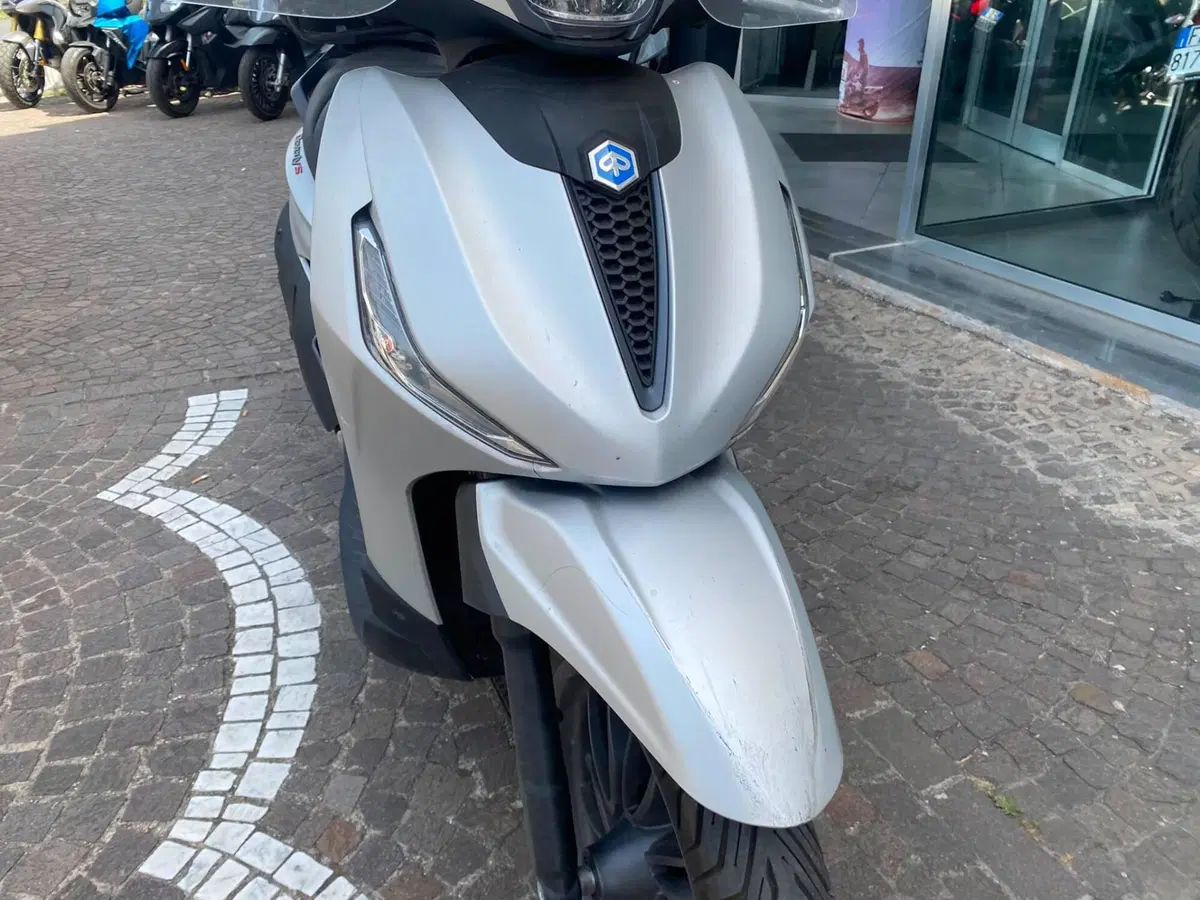 Piaggio Beverly 400 S (2025 - 26) (7)