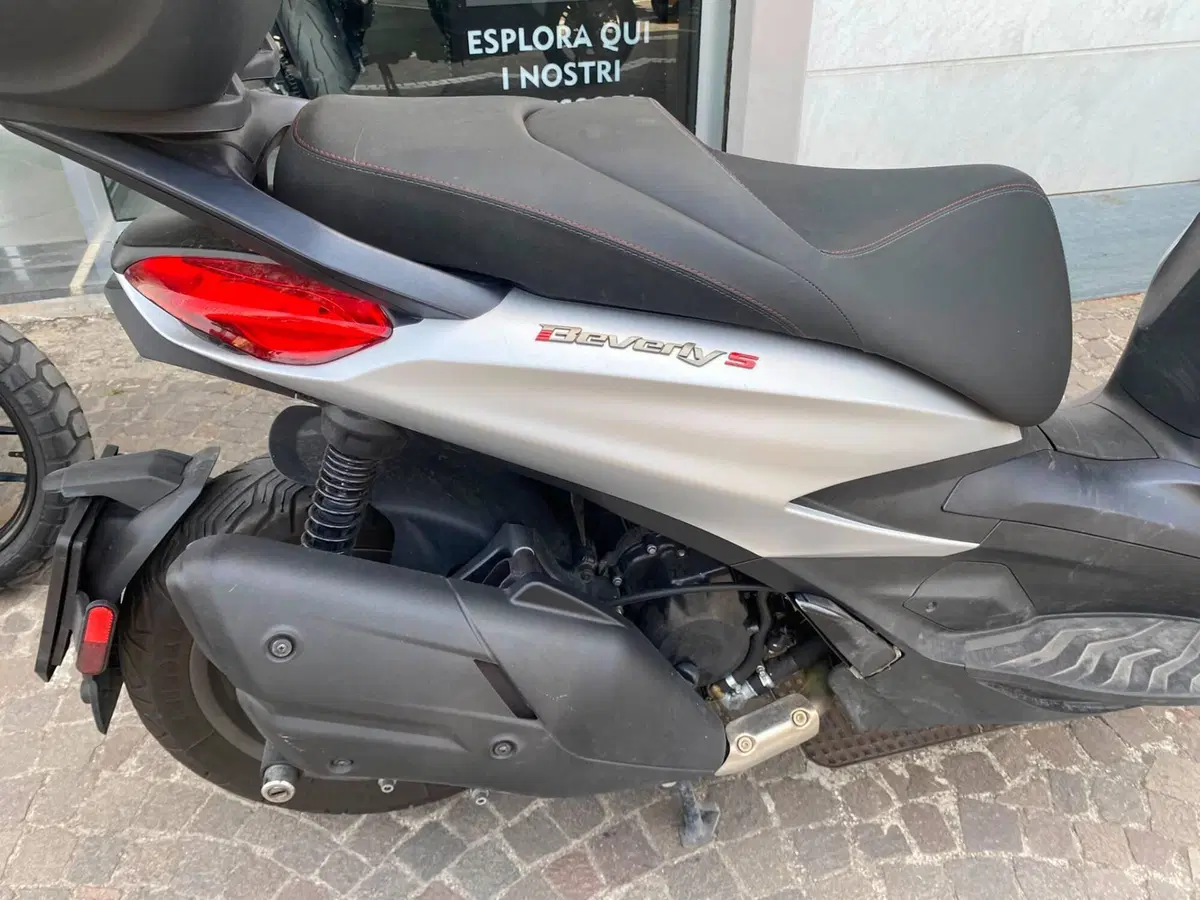 Piaggio Beverly 400 S (2025 - 26) (8)