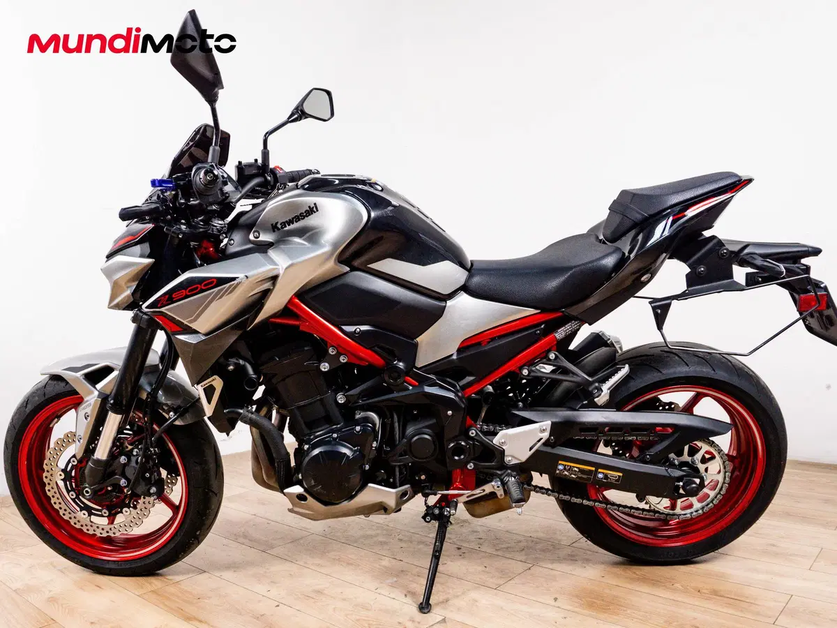 Kawasaki Z 900 (2025 - 26) (6)
