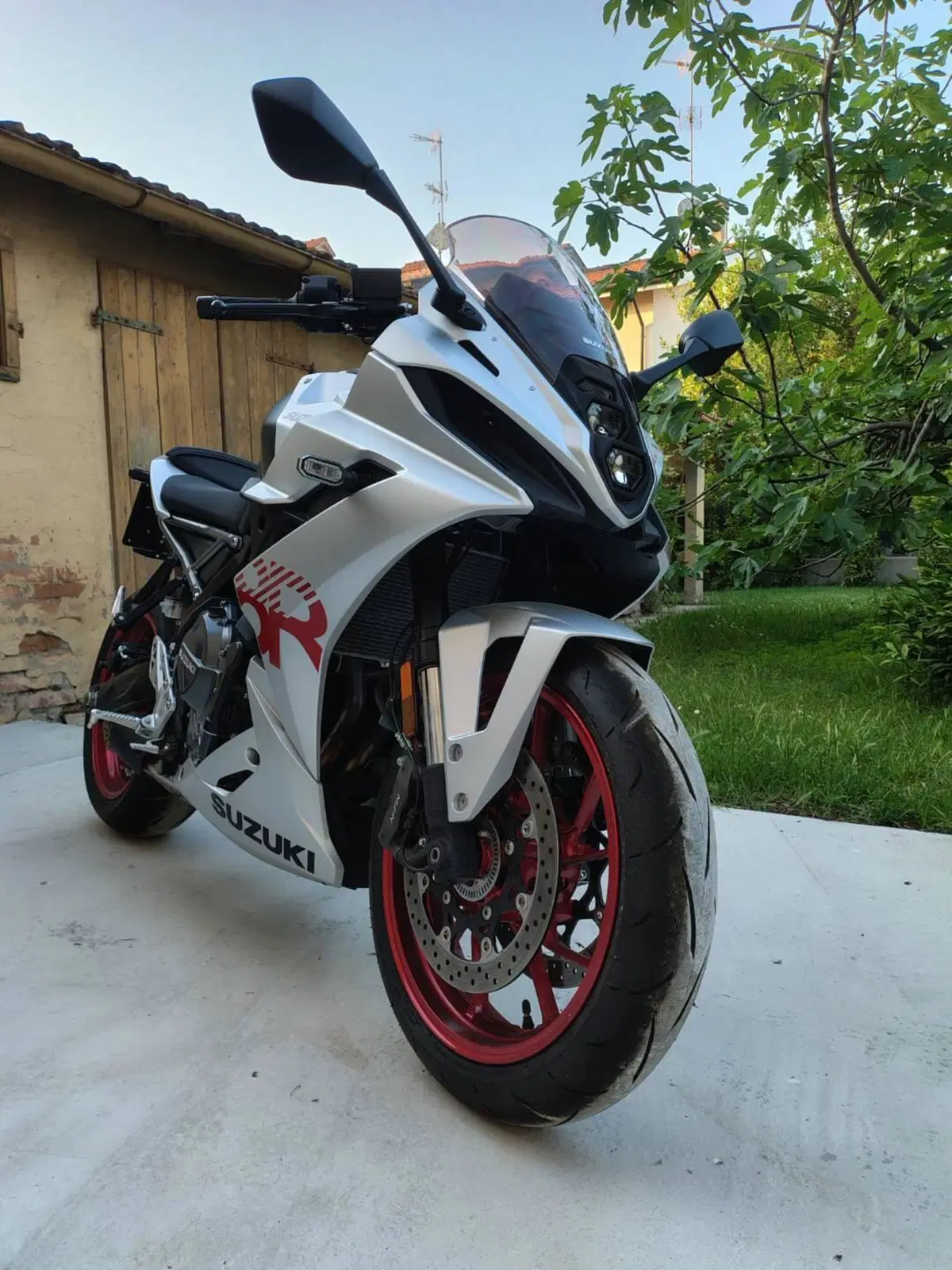 Suzuki GSX-8R (2024 - 26) (2)