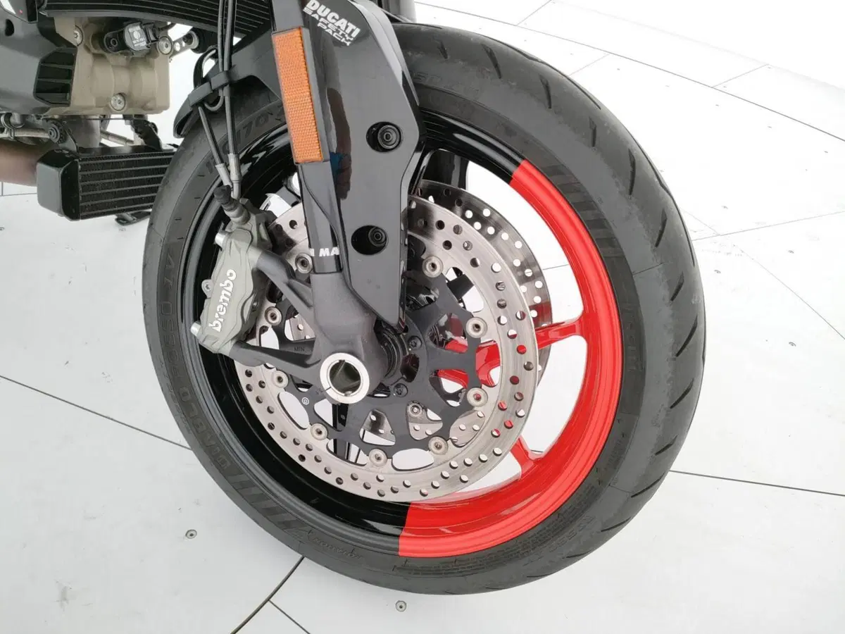 Ducati Hypermotard 950 RVE (2022 - 25) (14)