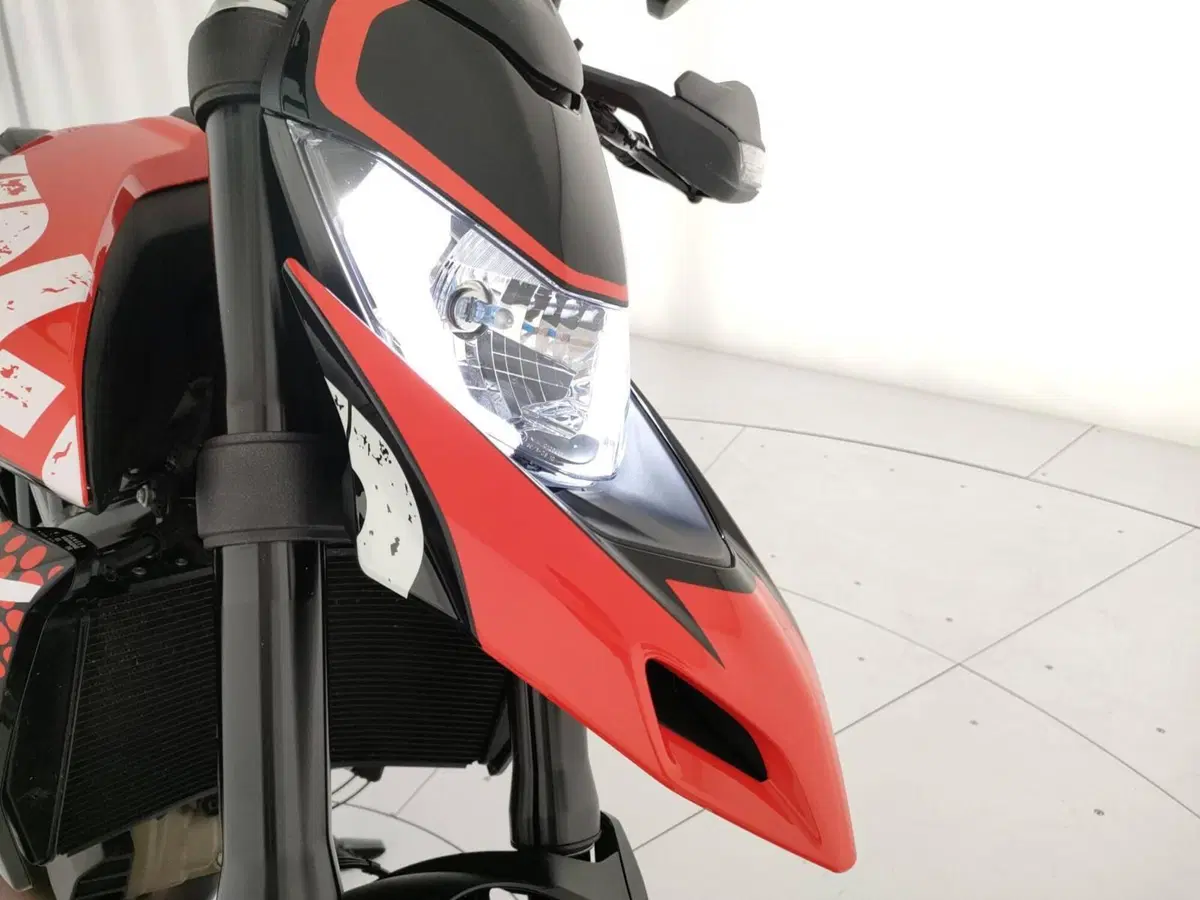 Ducati Hypermotard 950 RVE (2022 - 25) (15)