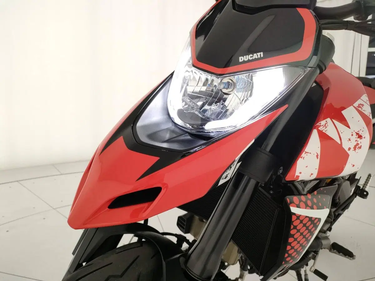Ducati Hypermotard 950 RVE (2022 - 25) (16)