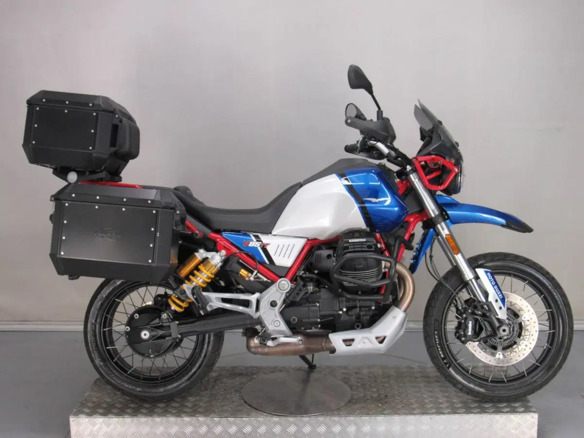 Moto Guzzi V85 TT Travel (2024 - 26) (2)