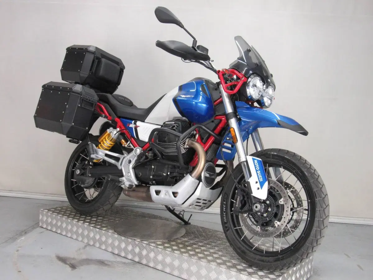 Moto Guzzi V85 TT Travel (2024 - 26) (9)
