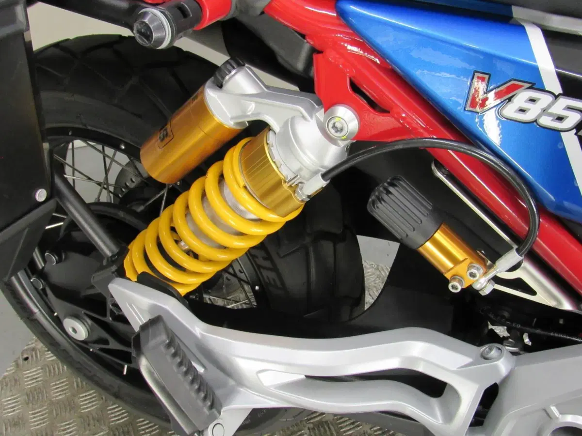 Moto Guzzi V85 TT Travel (2024 - 26) (10)