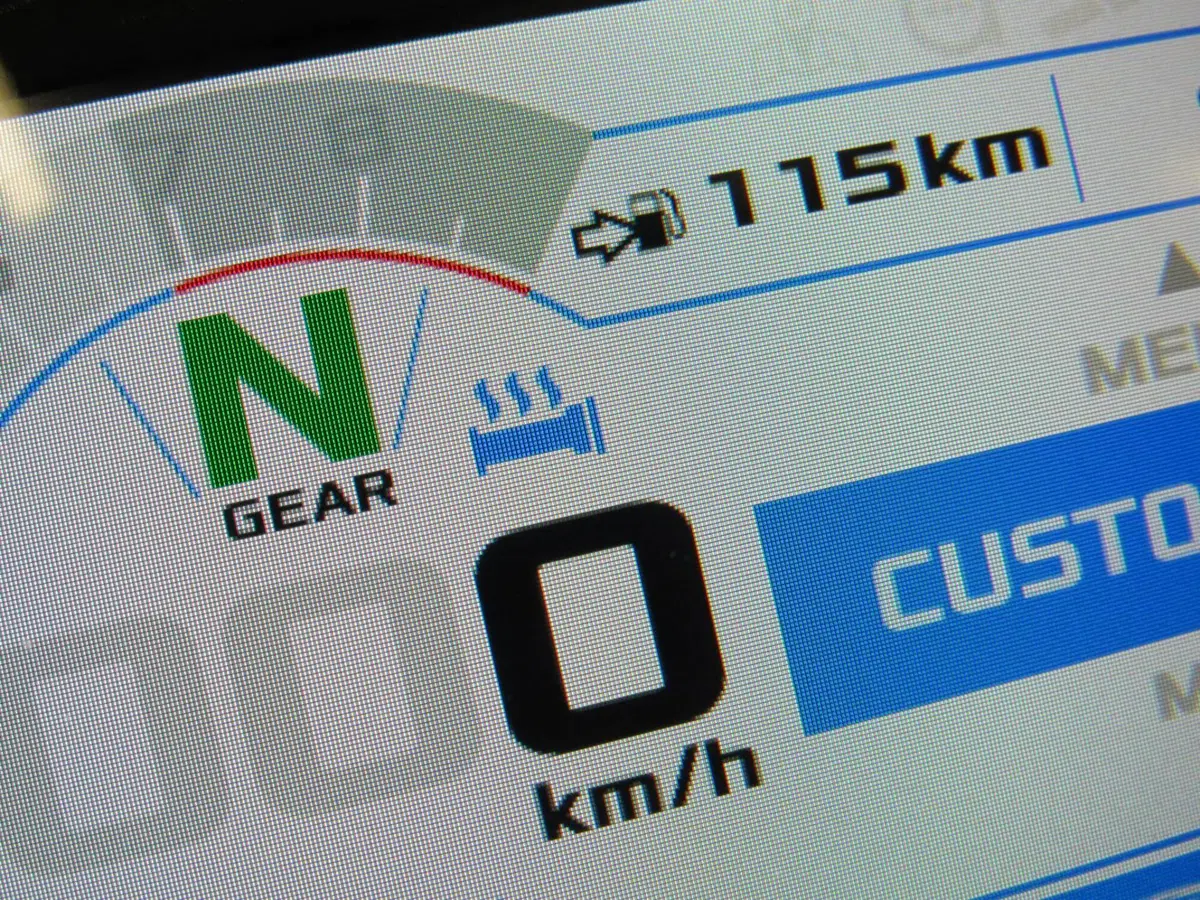 Moto Guzzi V85 TT Travel (2024 - 26) (14)