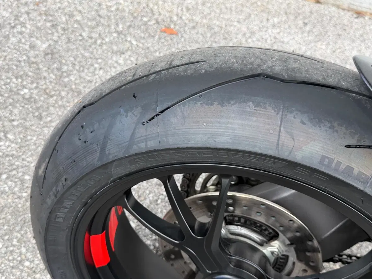 Ducati Hypermotard 950 SP (2022 - 25) (10)