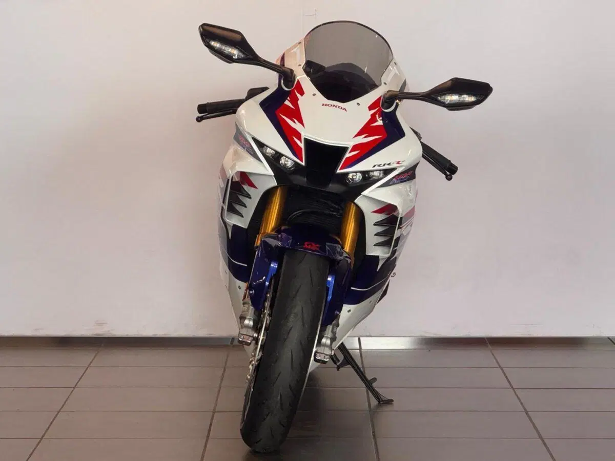 Honda CBR 1000 RR-R Fireblade SP 30th Anniversary (2022 - 23) (2)