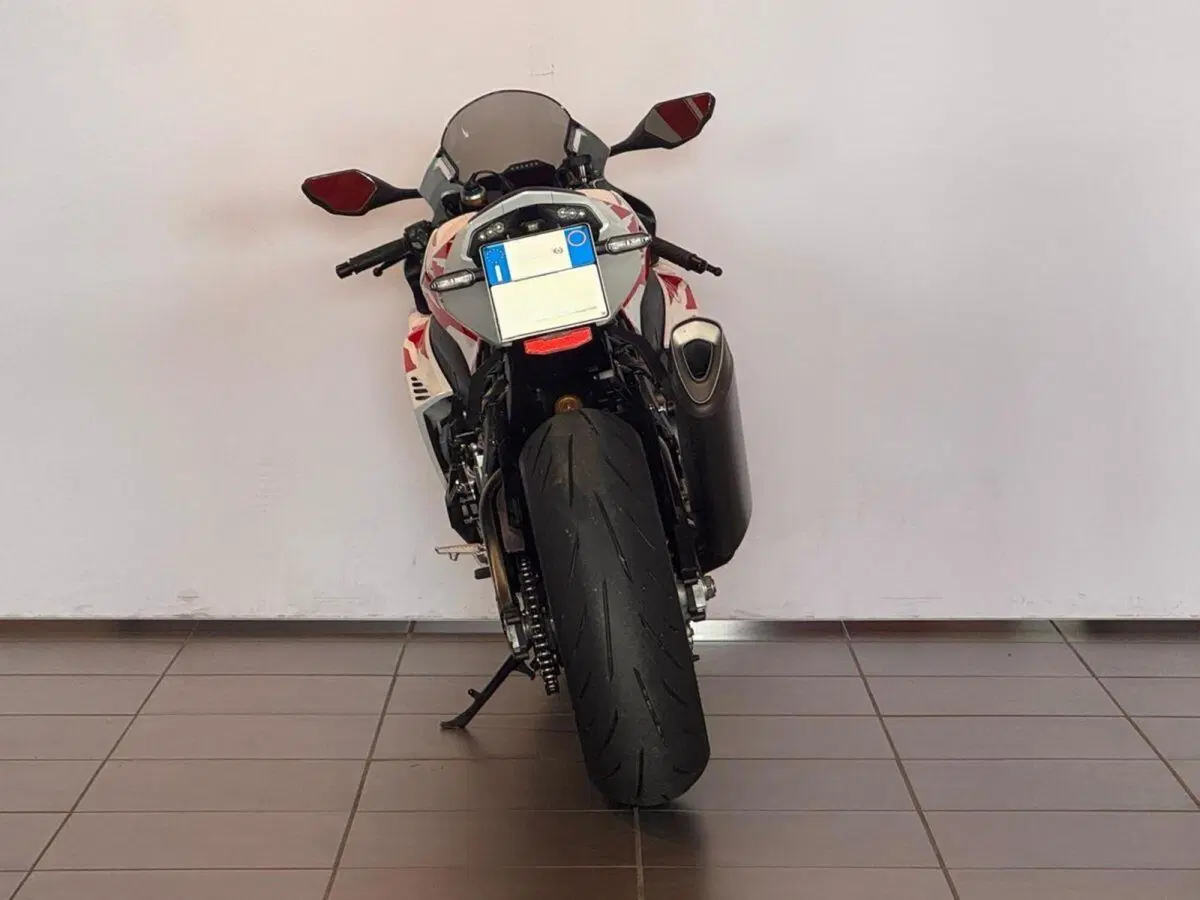 Honda CBR 1000 RR-R Fireblade SP 30th Anniversary (2022 - 23) (4)