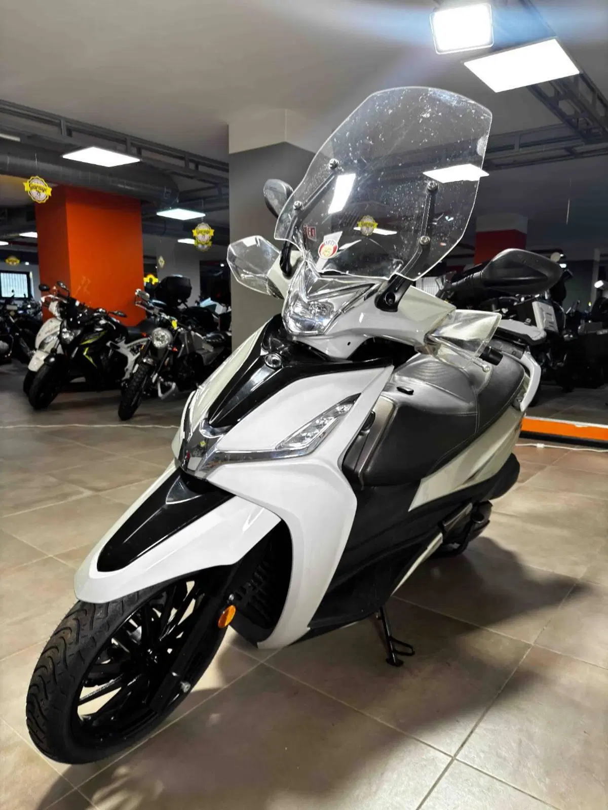 Kymco Agility 300i (2021 - 25) (3)