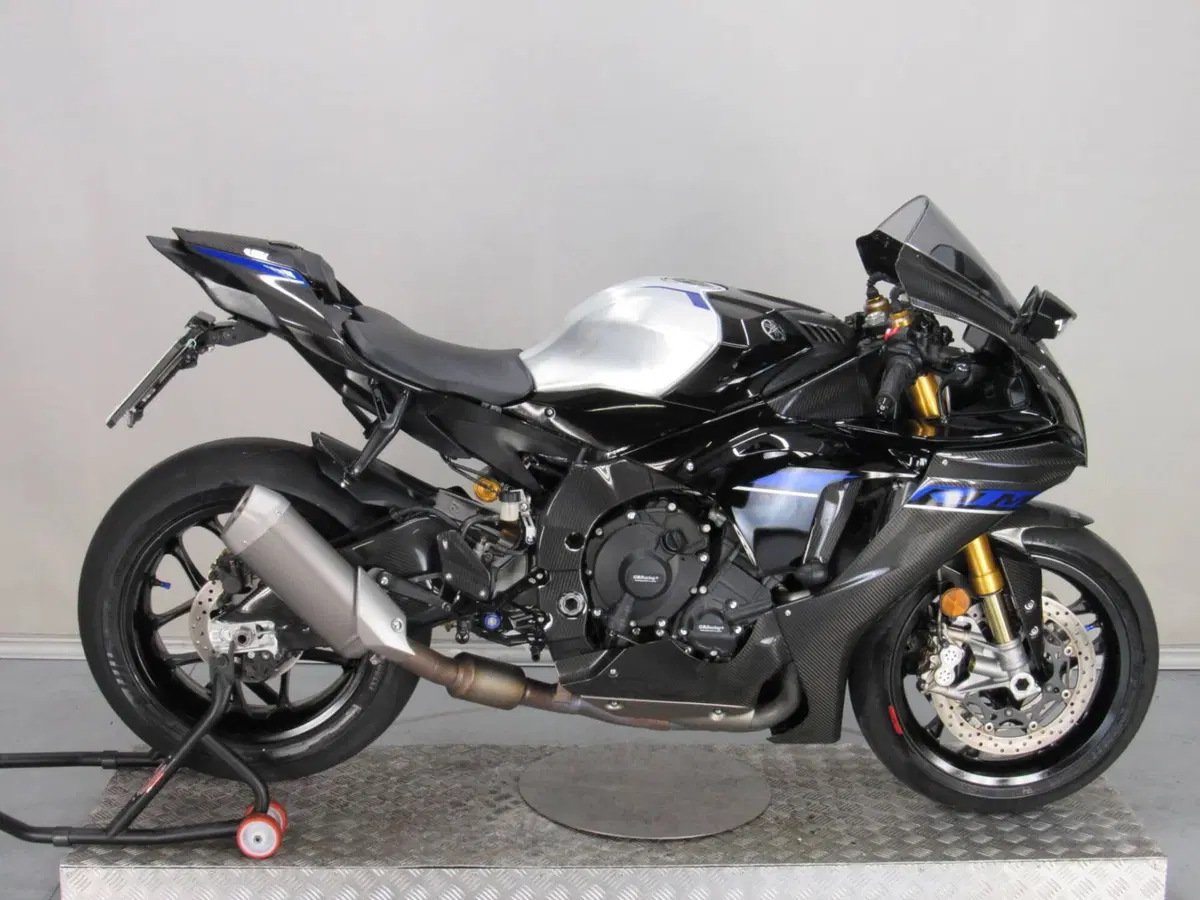 Yamaha YZF R1 (2020 - 25) (2)