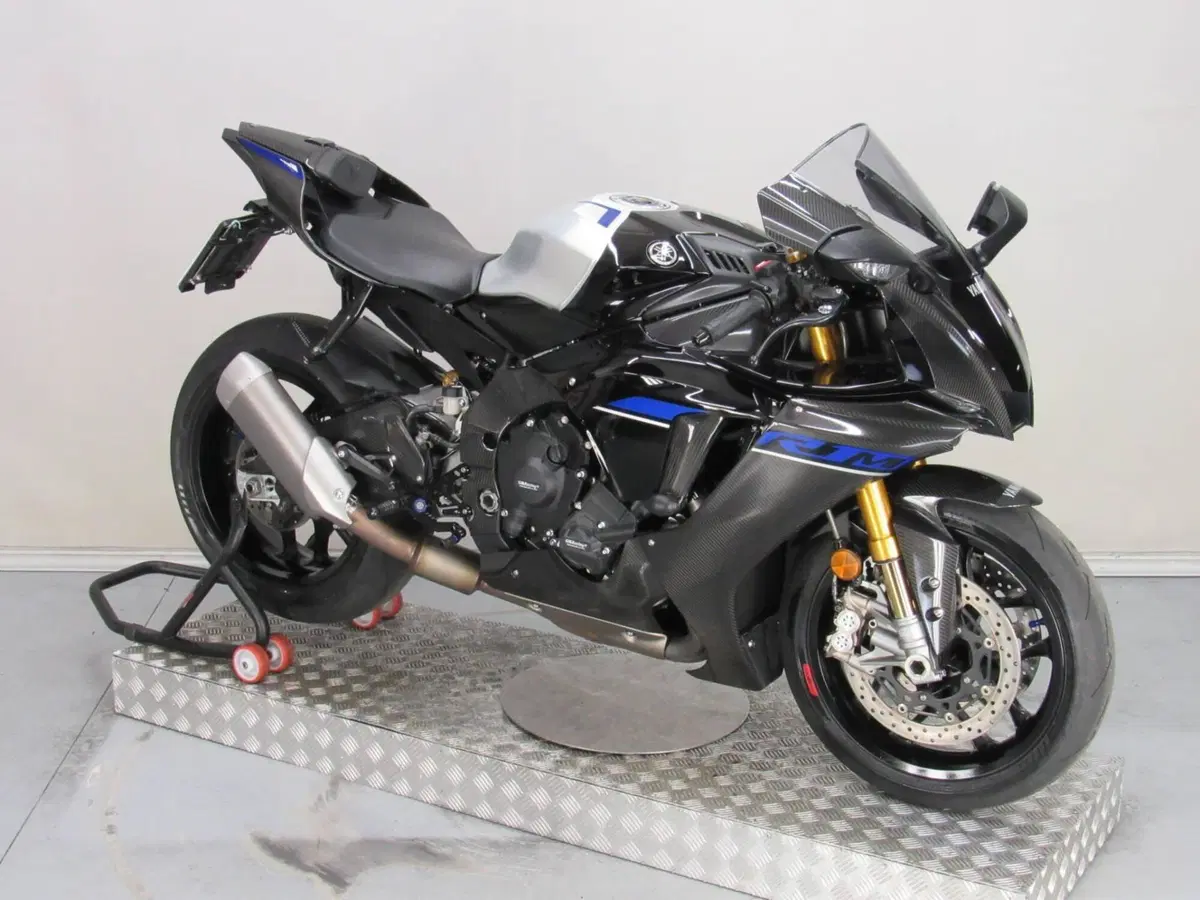 Yamaha YZF R1 (2020 - 25) (3)