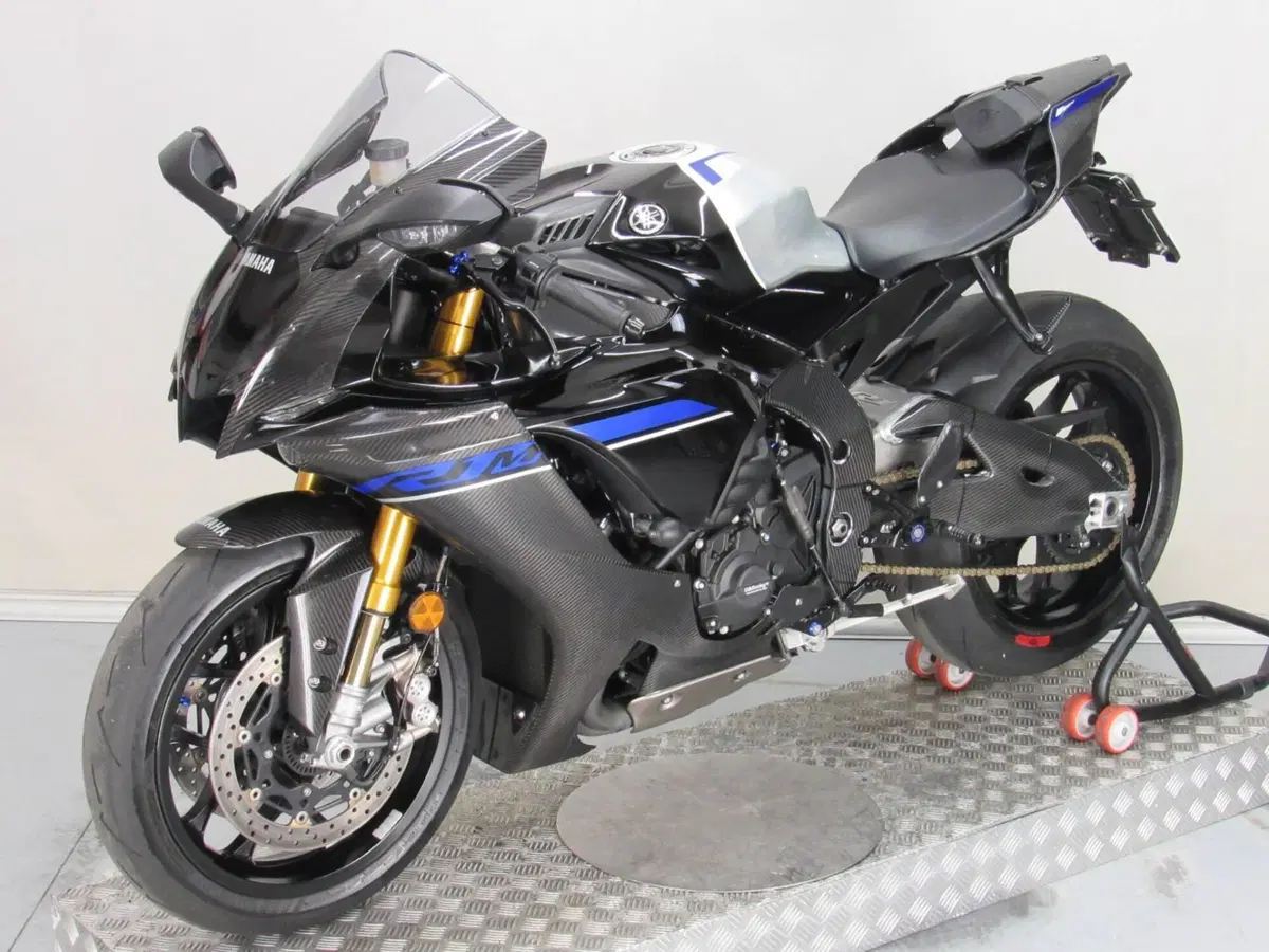 Yamaha YZF R1 (2020 - 25) (4)