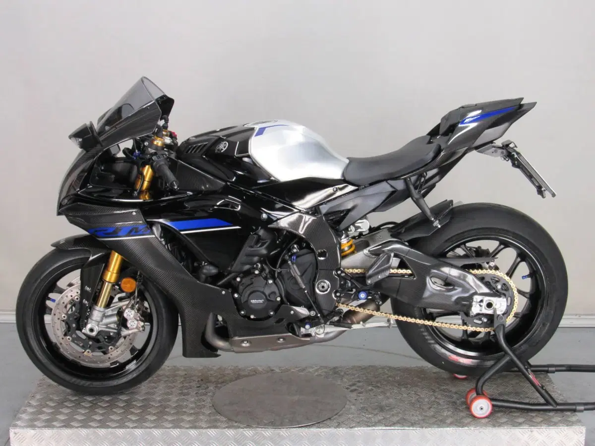 Yamaha YZF R1 (2020 - 25) (5)