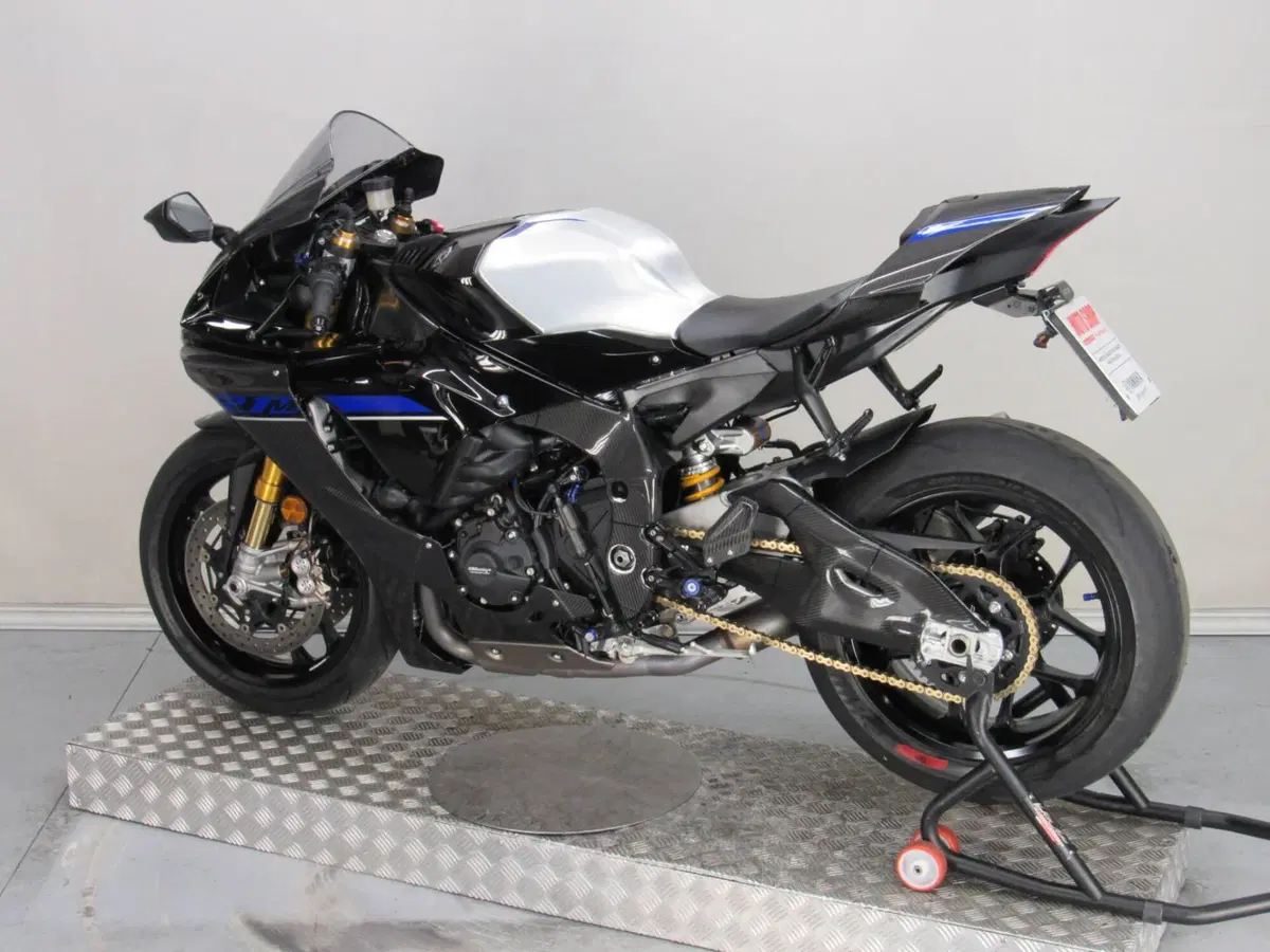 Yamaha YZF R1 (2020 - 25) (6)