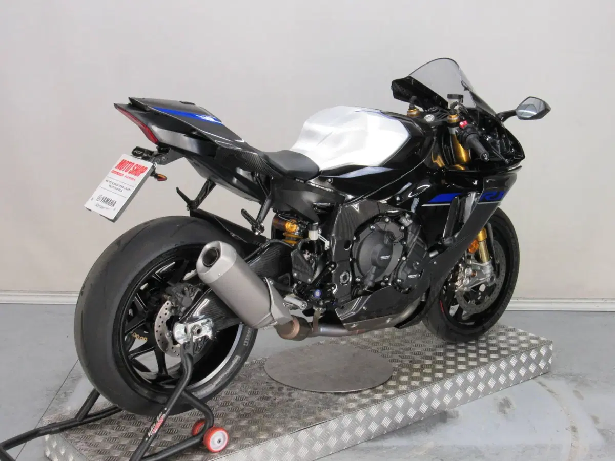 Yamaha YZF R1 (2020 - 25) (7)