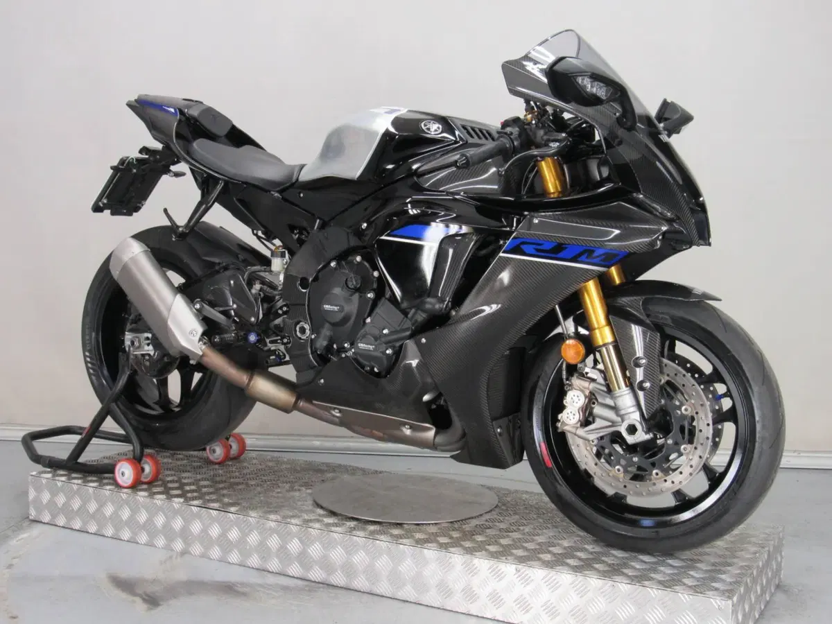 Yamaha YZF R1 (2020 - 25) (9)