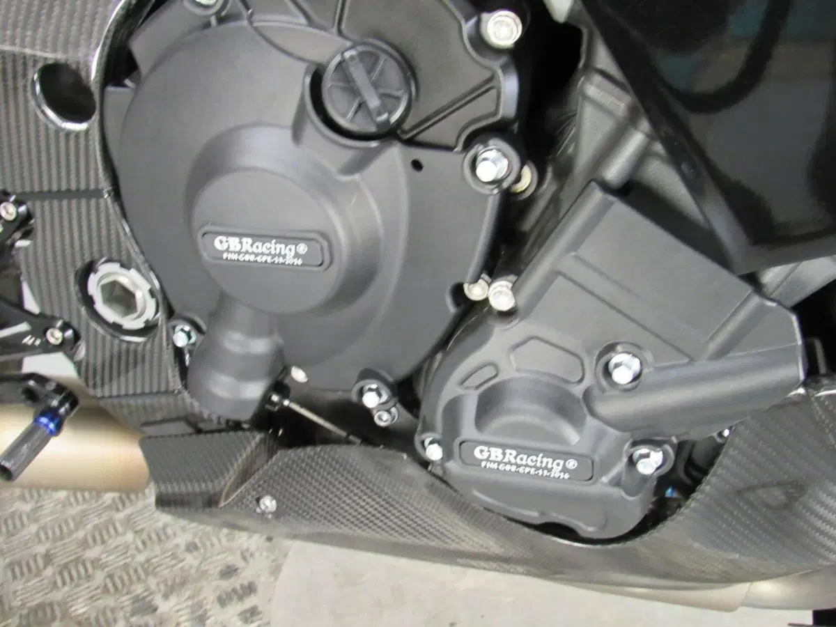 Yamaha YZF R1 (2020 - 25) (11)