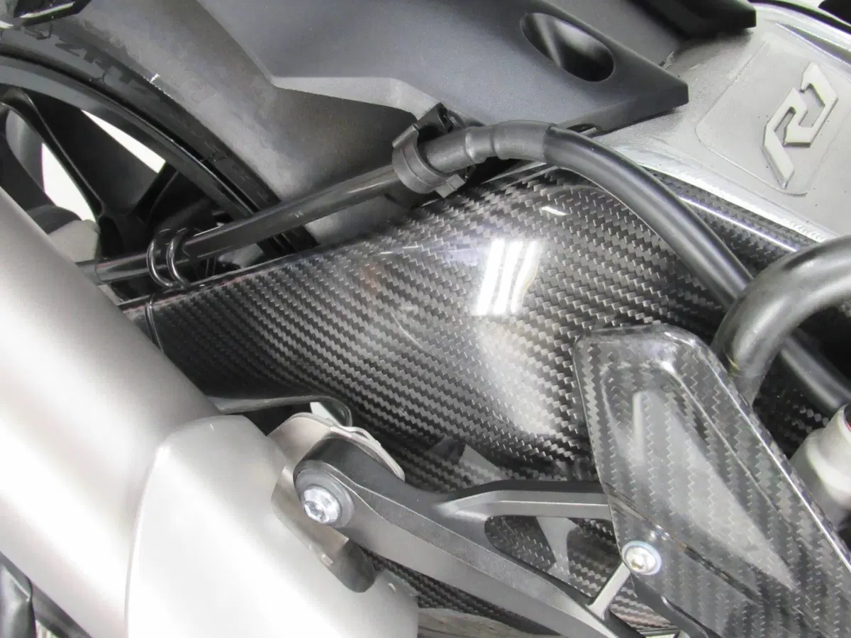 Yamaha YZF R1 (2020 - 25) (13)