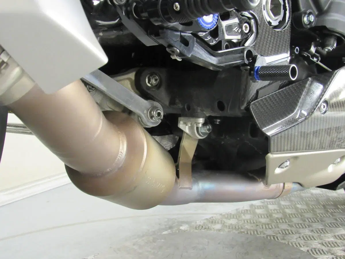 Yamaha YZF R1 (2020 - 25) (14)
