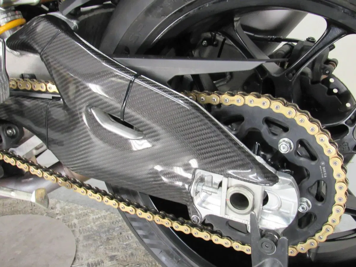 Yamaha YZF R1 (2020 - 25) (19)