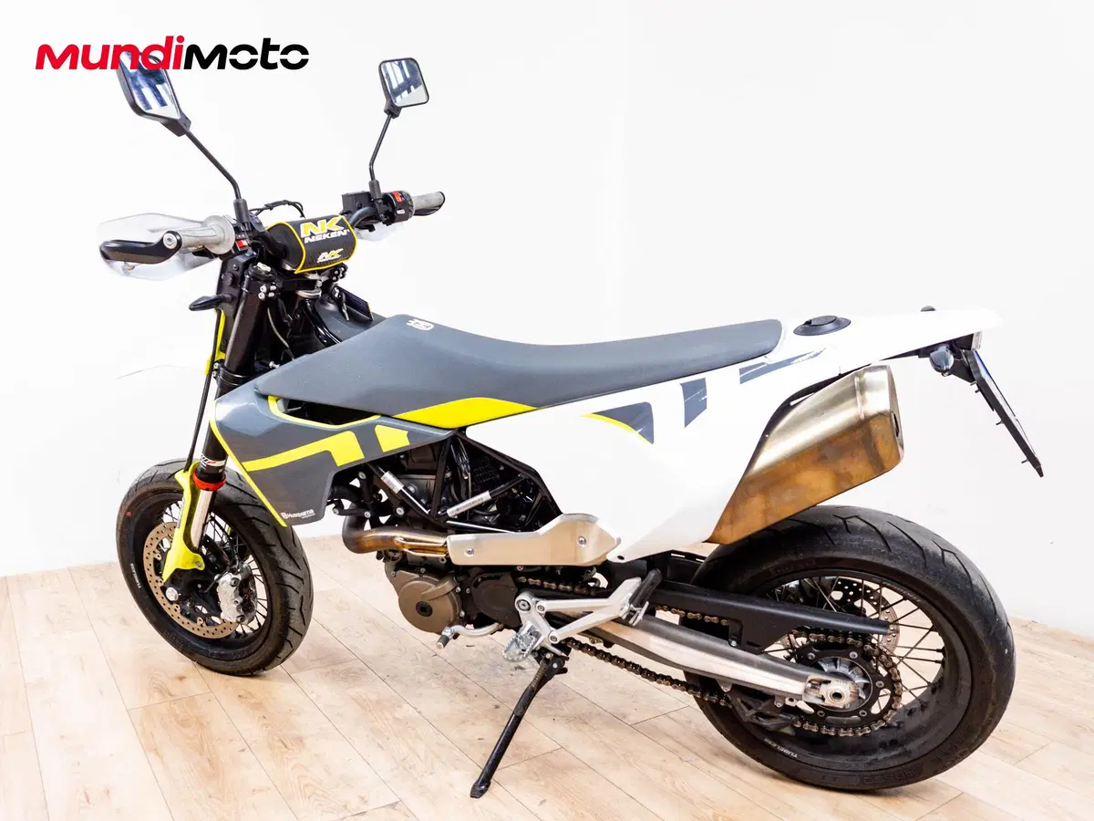 Husqvarna 701 Supermoto (2016) (7)