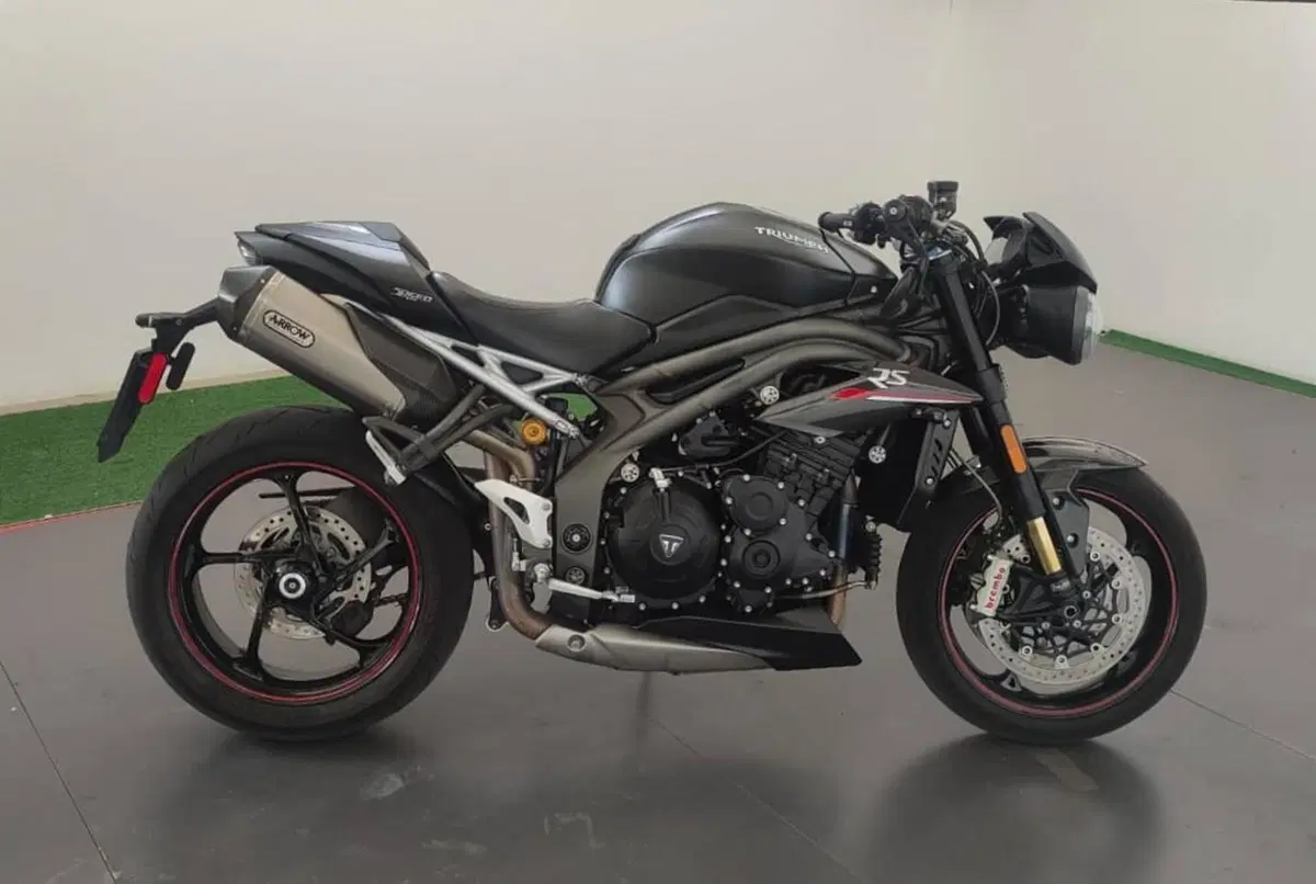 Triumph Speed Triple 1050 RS (2018 - 20) (2)