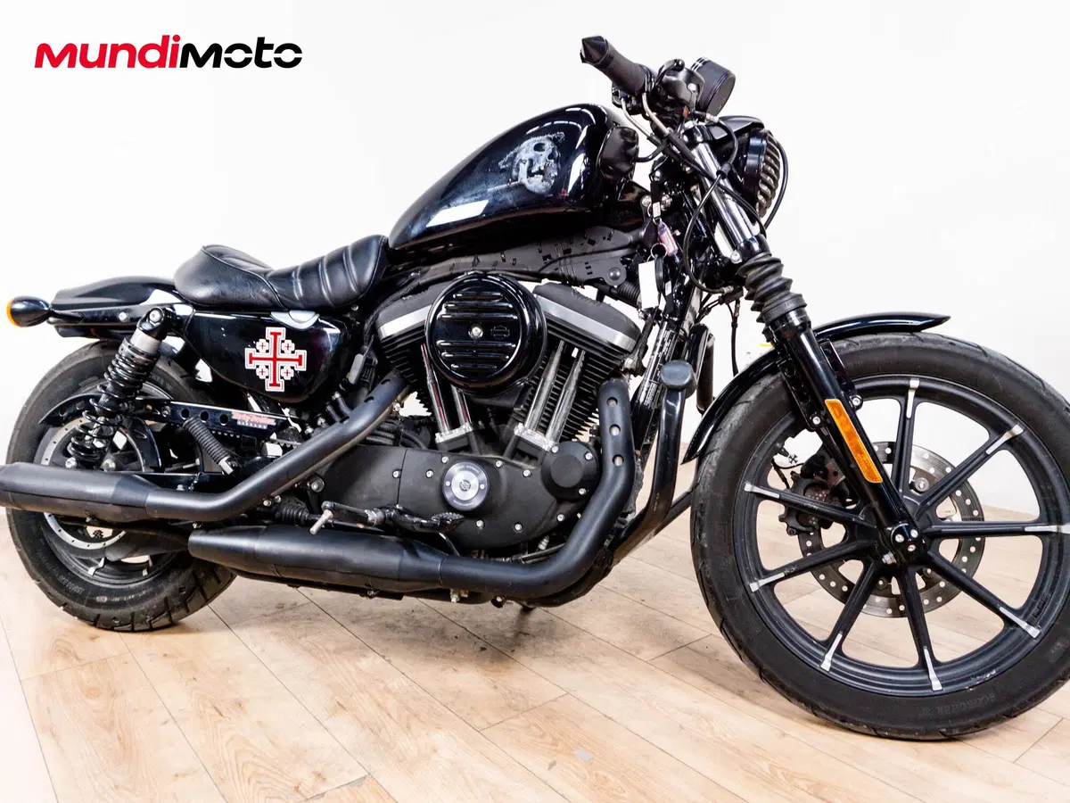 Harley-Davidson 883 Iron (2009 - 11) - XL 883N (2)