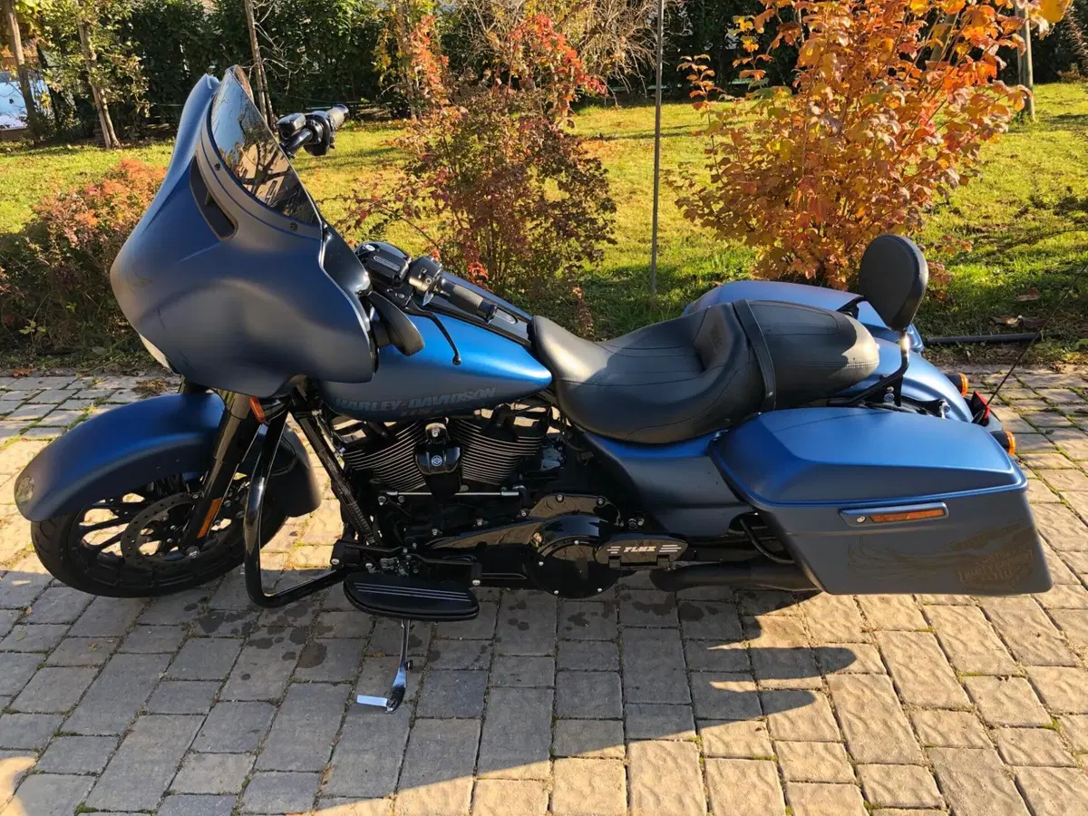 Harley-Davidson 107 Street Glide (2017 - 19) - FLHX (3)