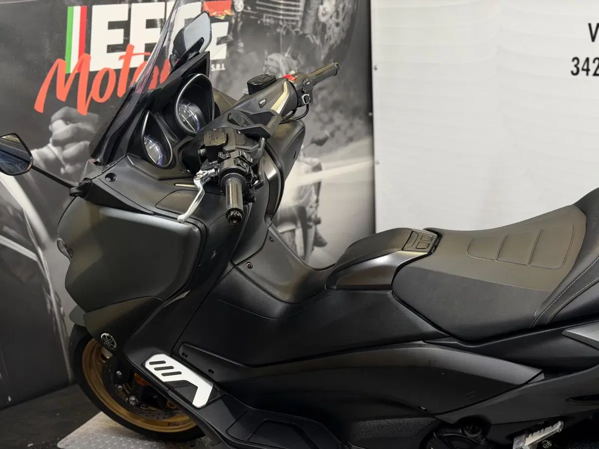 Yamaha T-Max 560 Tech Max (2021) (9)