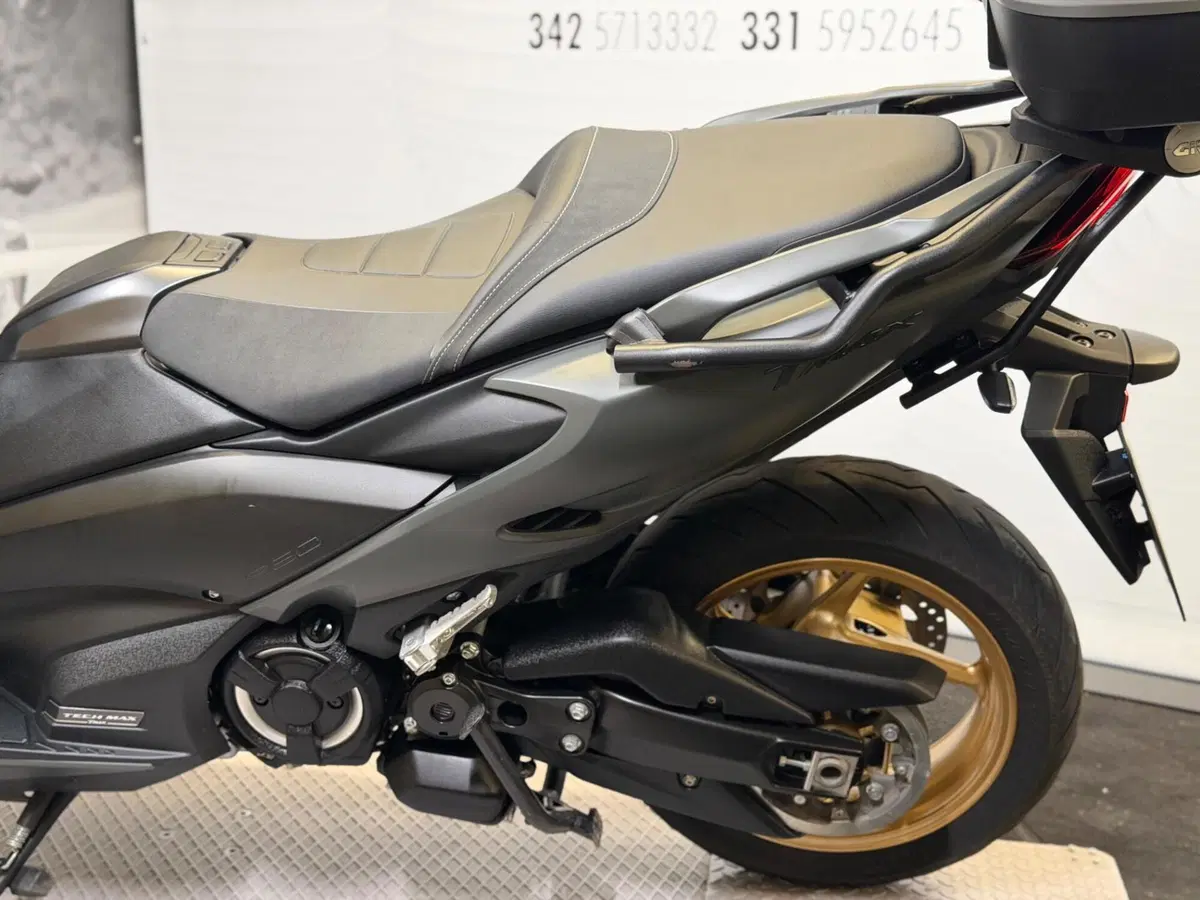 Yamaha T-Max 560 Tech Max (2021) (10)