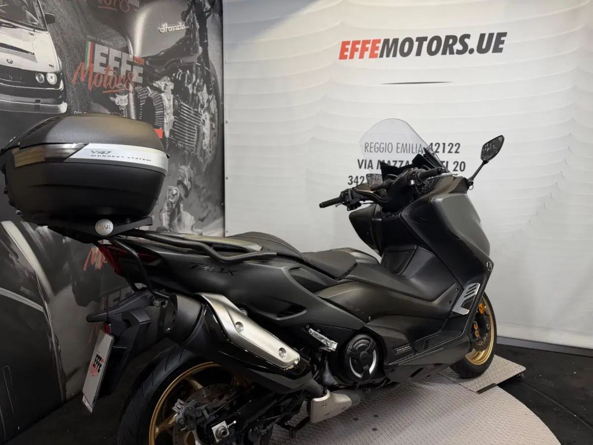 Yamaha T-Max 560 Tech Max (2021) (12)