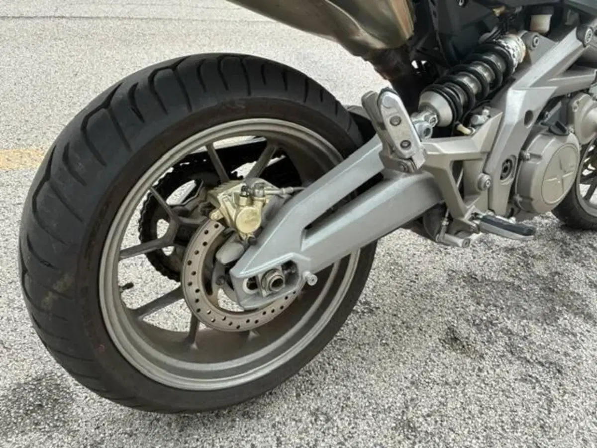 Aprilia Shiver 750 GT (2009 - 11) (10)
