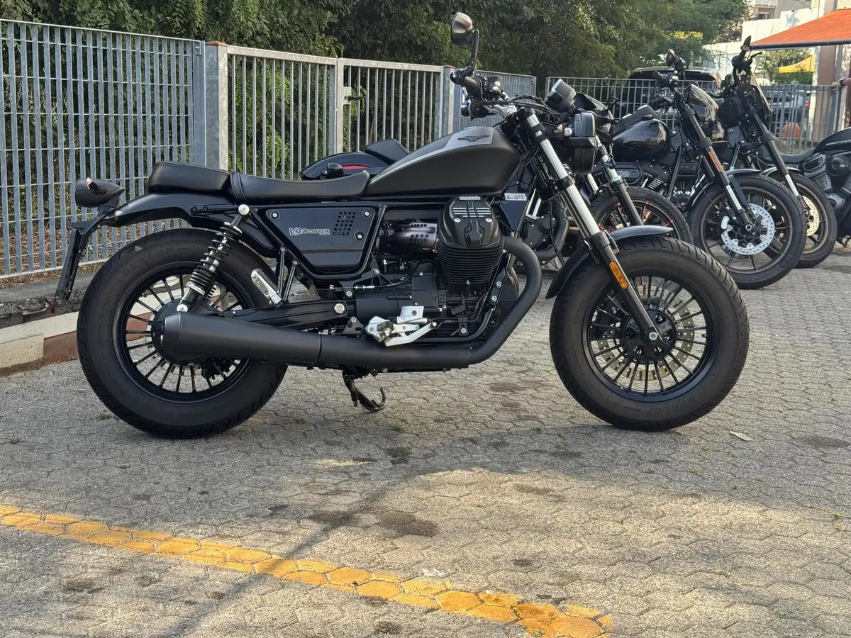 Moto Guzzi V9 Bobber (2021 - 25)