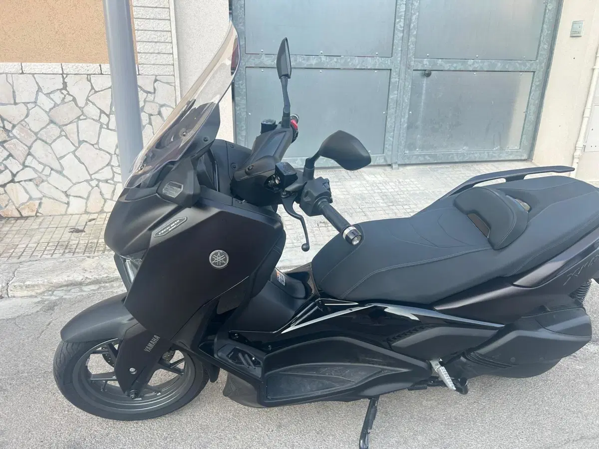 Yamaha X-Max 300 Tech Max (2025 - 26) (2)
