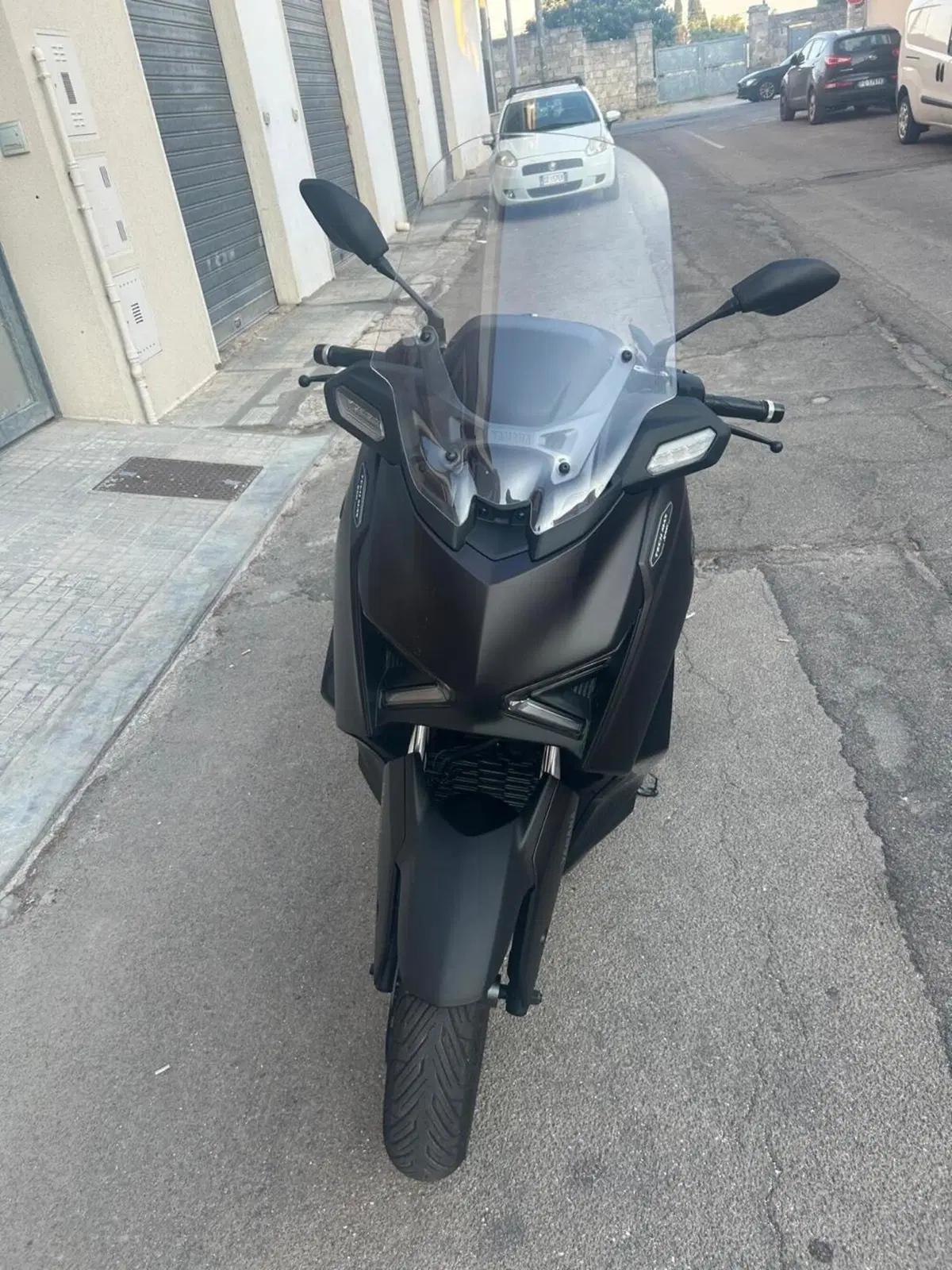 Yamaha X-Max 300 Tech Max (2025 - 26) (3)