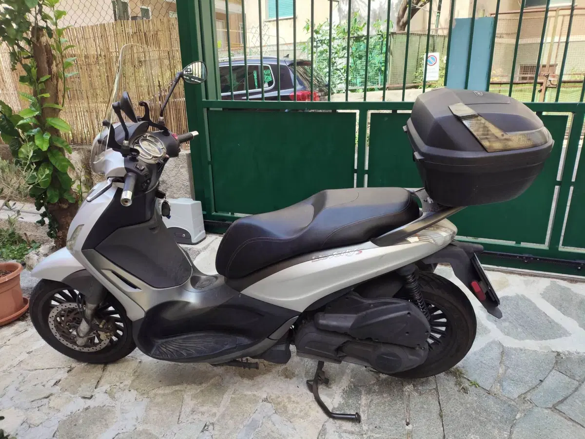 Piaggio Beverly 300 i.e. ABS-ASR (2016 - 20) (2)