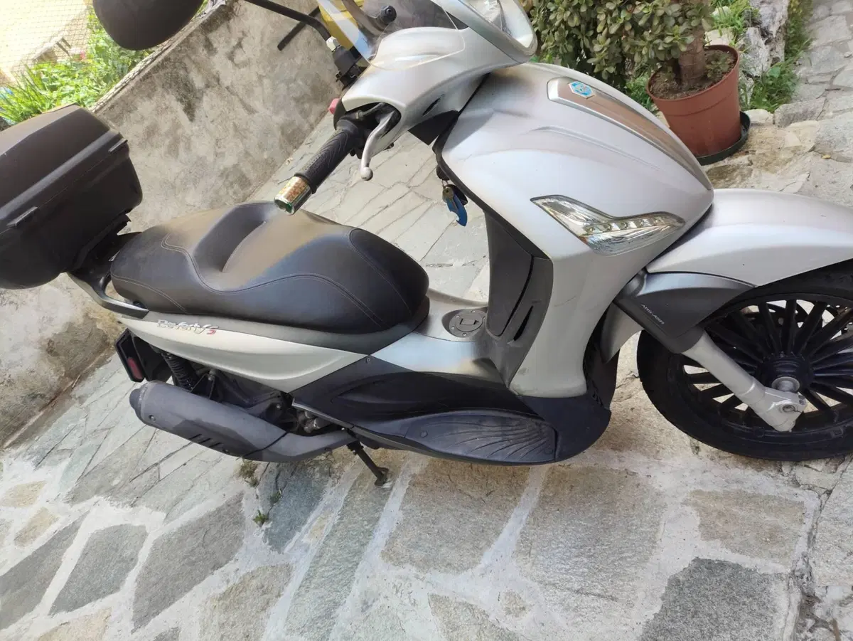 Piaggio Beverly 300 i.e. ABS-ASR (2016 - 20) (4)