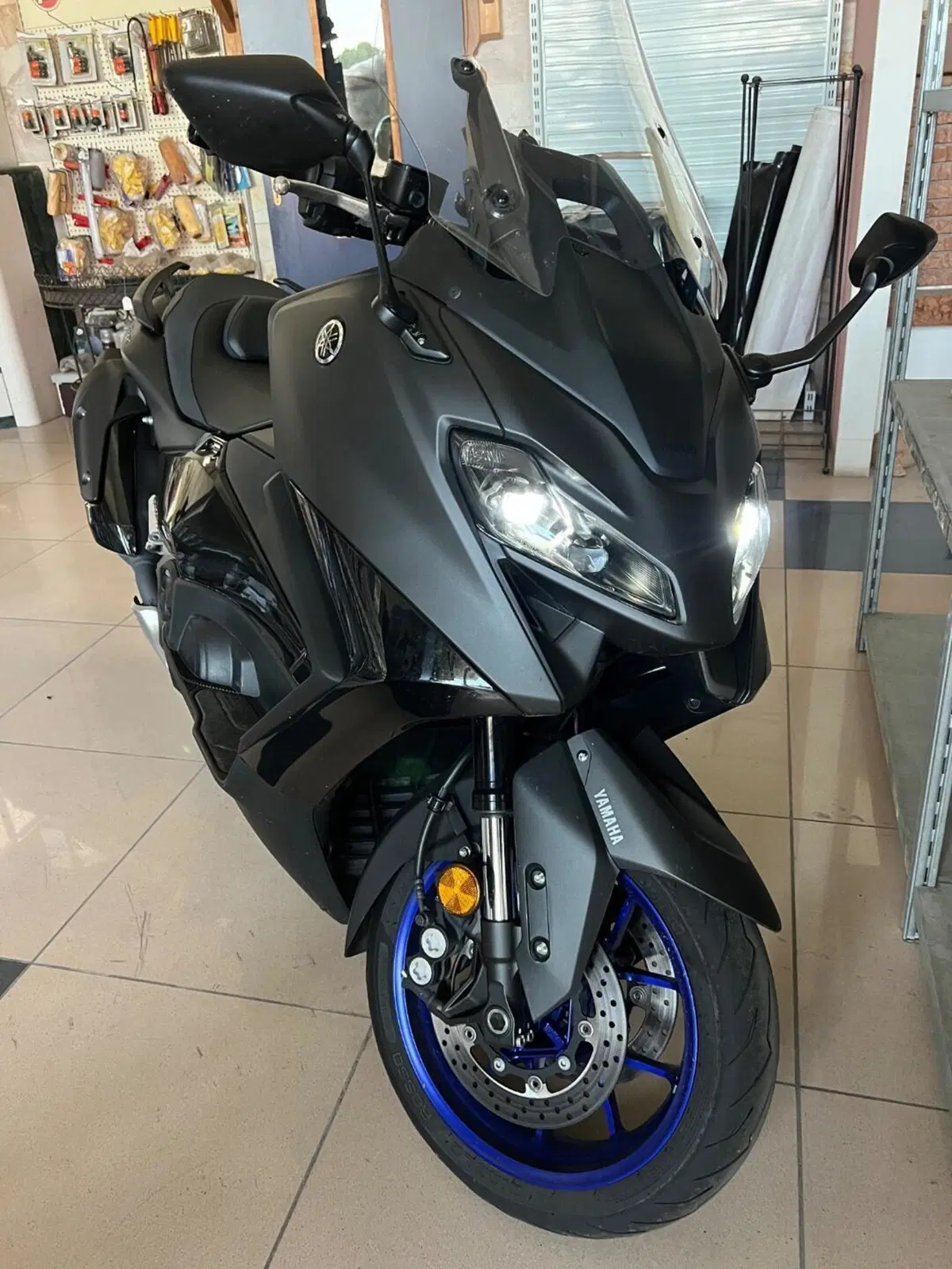 Yamaha T-Max 560 (2022 - 24) (9)