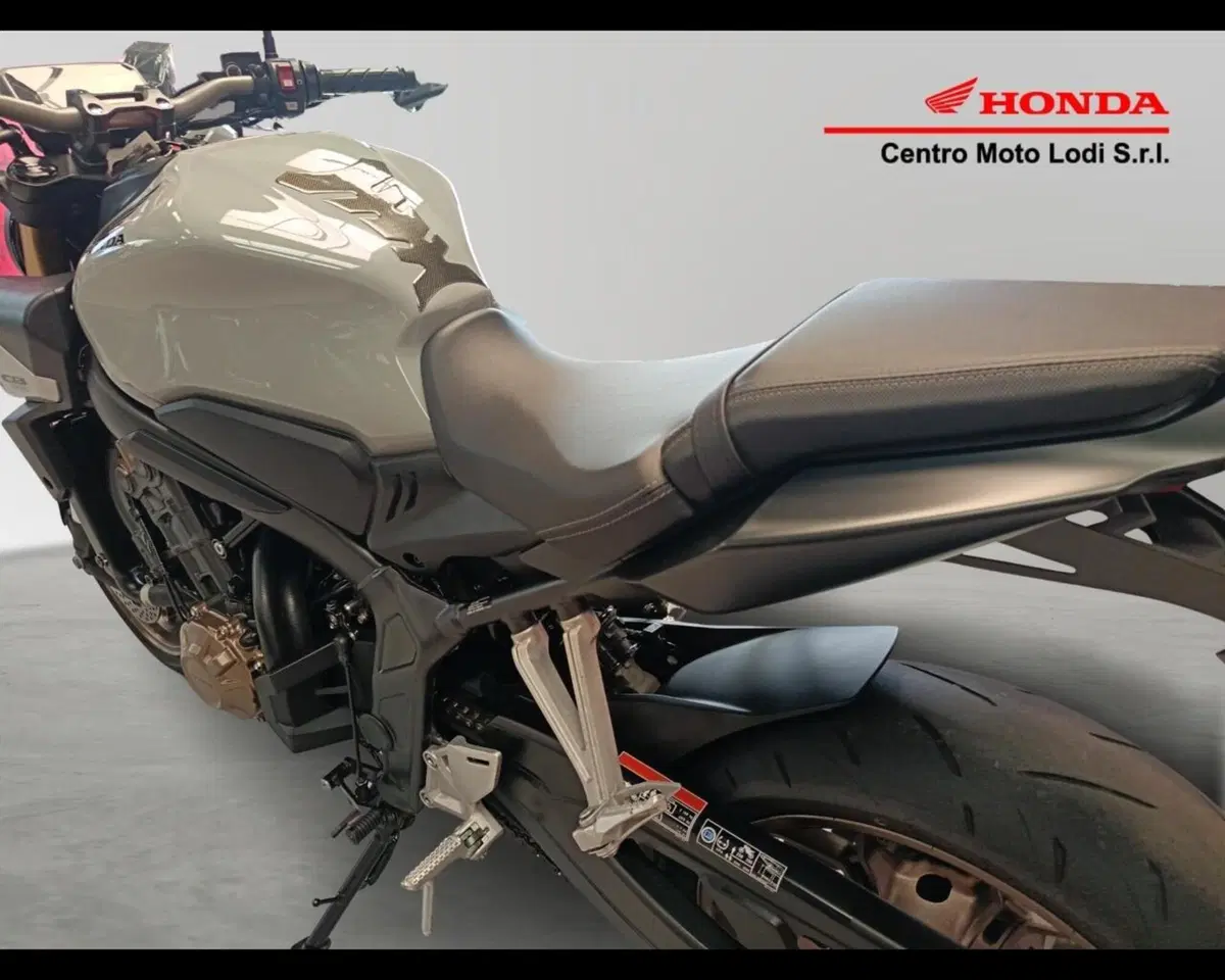 Honda CB 650 R (2024 - 25) (7)