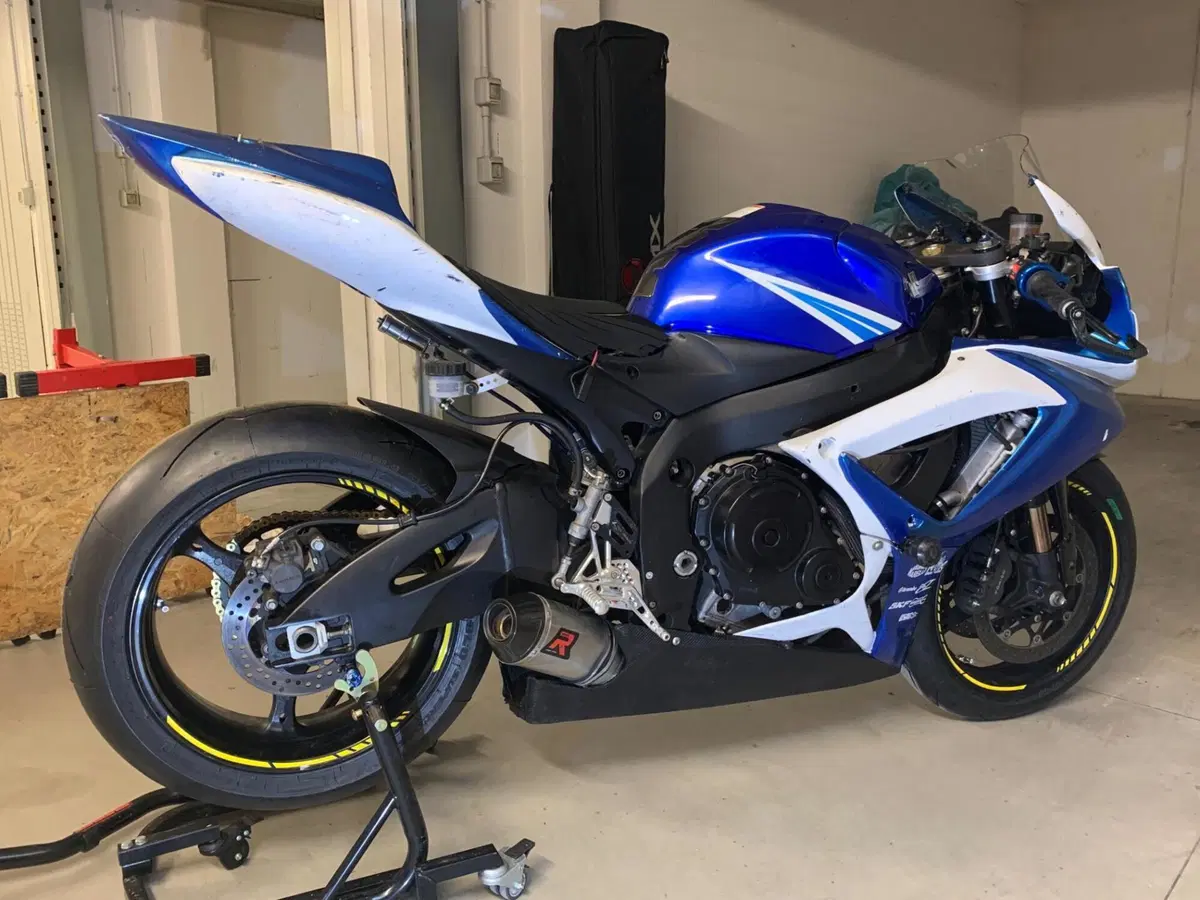Suzuki GSX R 750 (2006 - 07) (2)