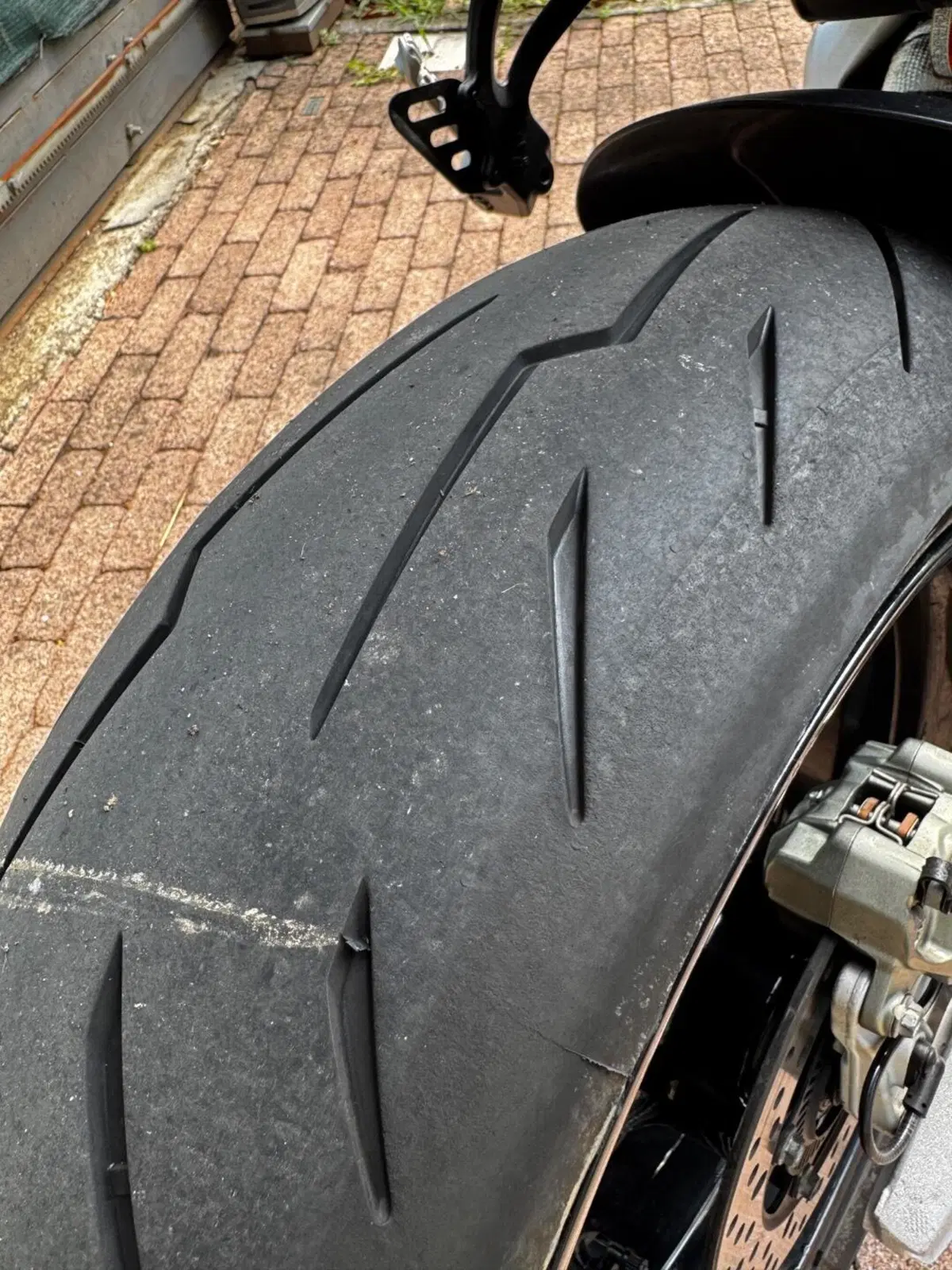 Aprilia Tuono V4 (2021 - 24) (7)