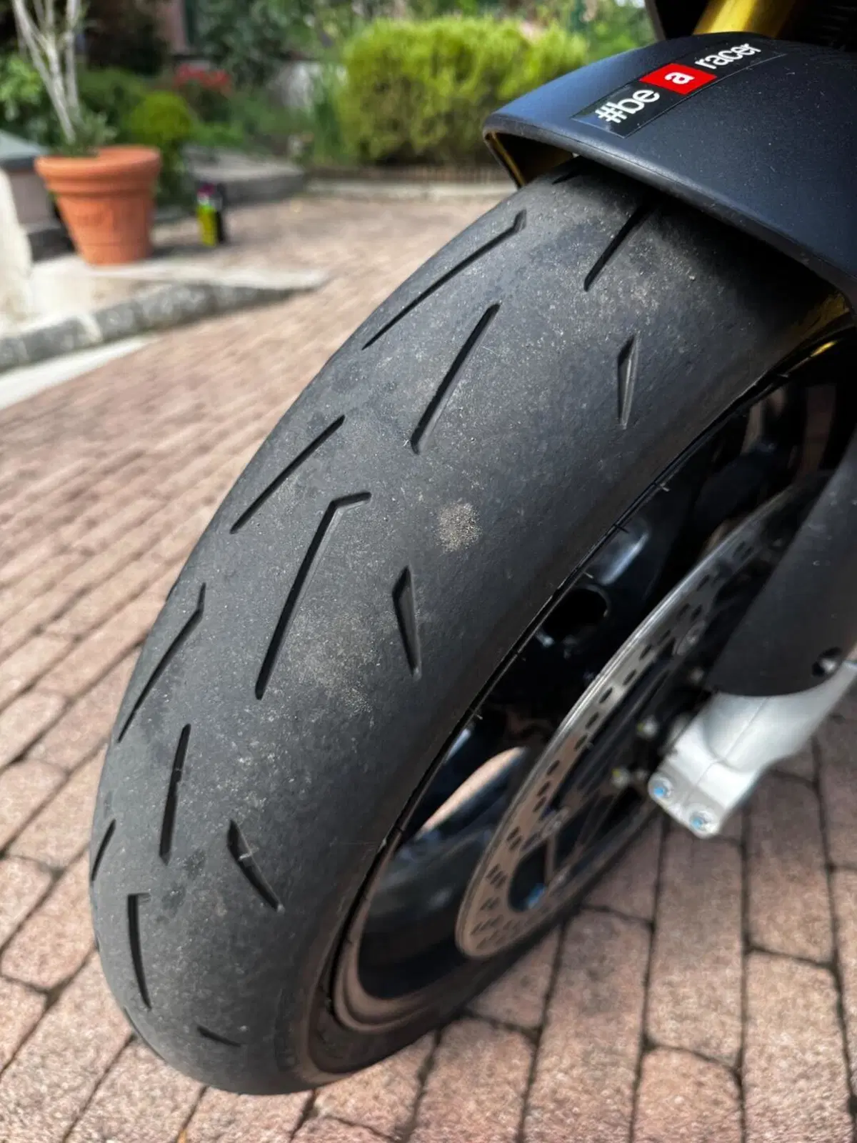 Aprilia Tuono V4 (2021 - 24) (8)