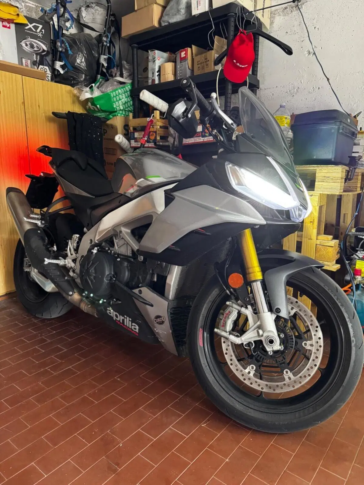Aprilia Tuono V4 (2021 - 24) (9)