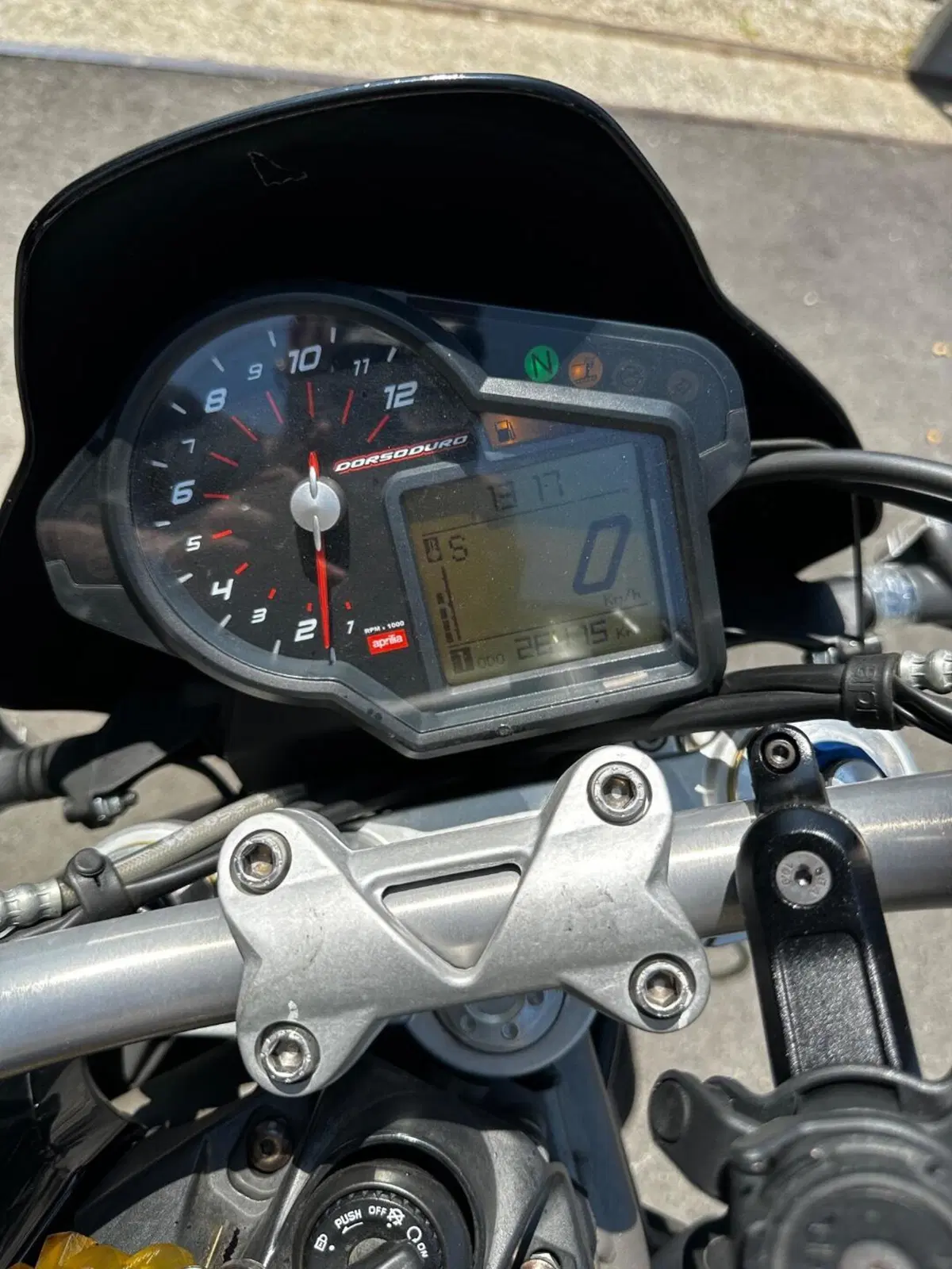 Aprilia Dorsoduro 750 (2009 - 14) (7)