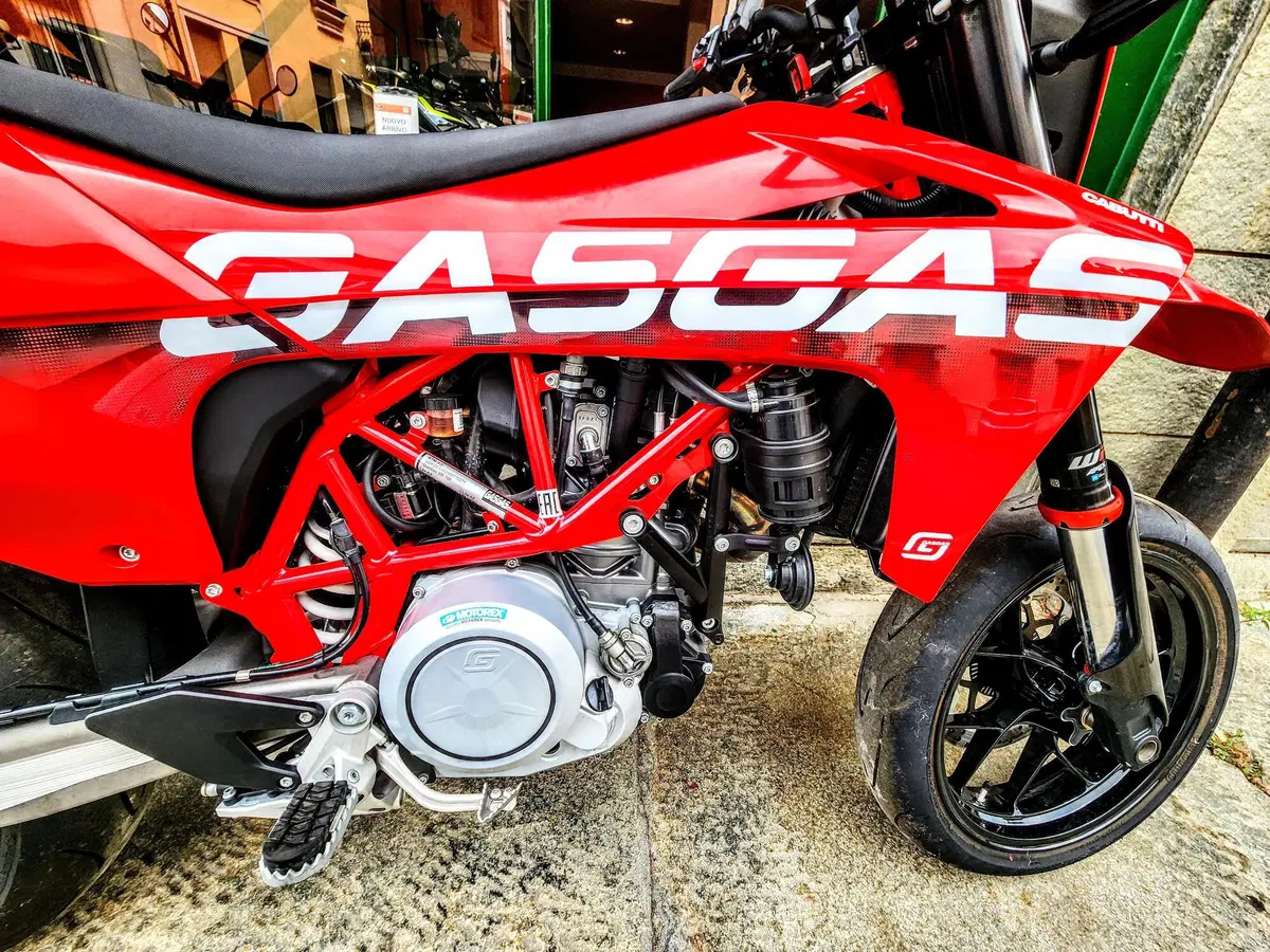GASGAS SM 700 (2022 - 26) (11)