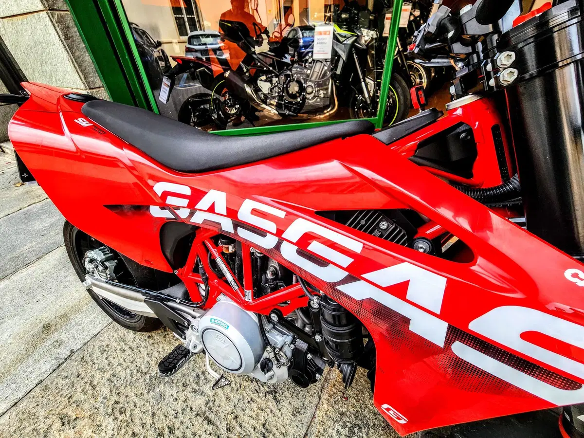 GASGAS SM 700 (2022 - 26) (18)