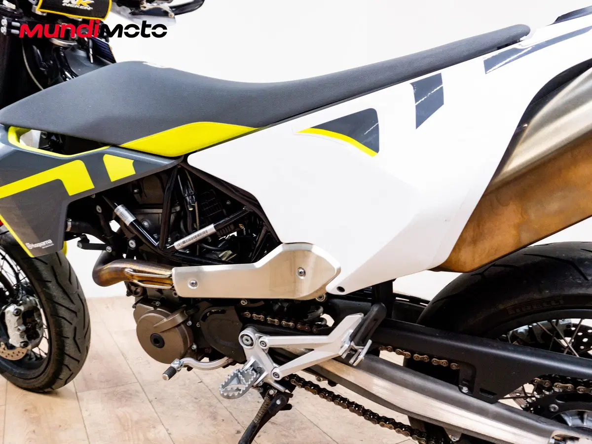 Husqvarna 701 Supermoto (2016) (10)