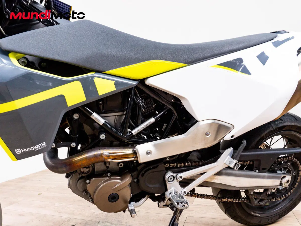 Husqvarna 701 Supermoto (2016) (9)